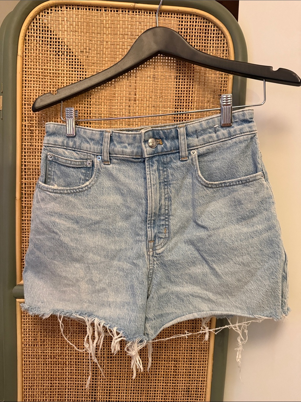 Madewell Curvy Perfect Jean Shorts Size 28 Light Wash Distressed Frayed Hem